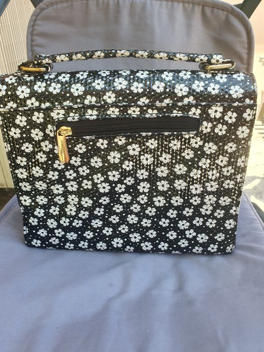 Дамска чанта на цветчета
