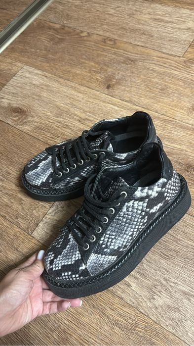 Продам кожаные кеды