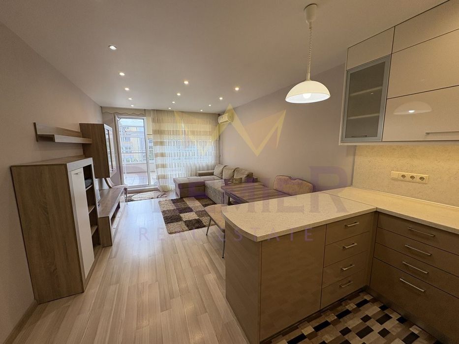 Дава се под наем Двустаен апартамент в Варна, Възраждане 1 - 110 кв.м за 600 € - Снимка #2