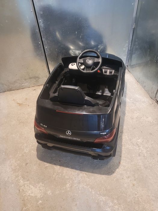 Mașinuță electrică Mercedes-Benz pentru copii – ca nouă