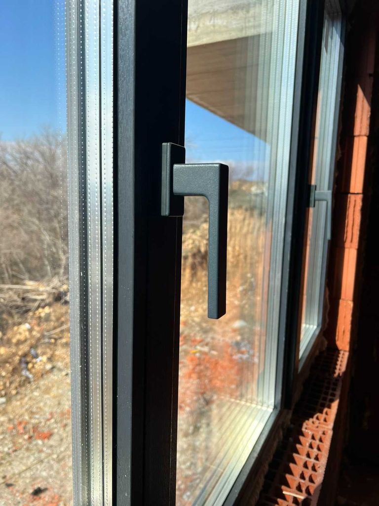Продава се Двустаен апартамент в Благоевград, Освобождение - 73 кв.м за 877 €/кв.м - Снимка #1
