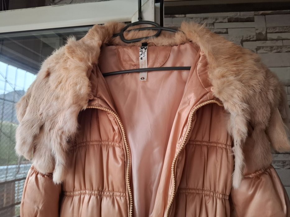 Дълго зимно яке с яка от естествен косъм