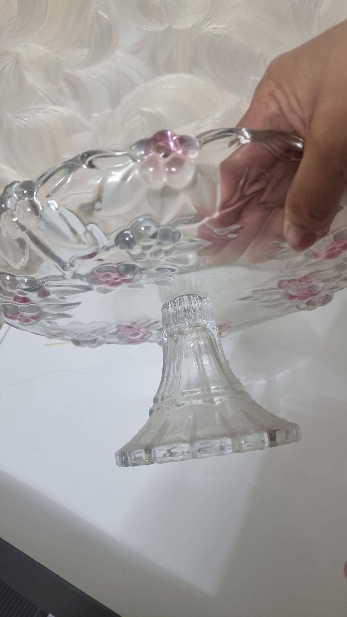 Продам вазу 2шт,ножи в наборе, маркерную доску, жер стол. Советский
