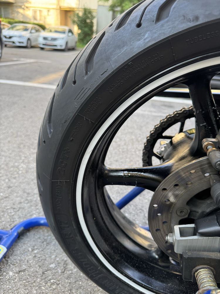 YAMAHA R6 (super sport)