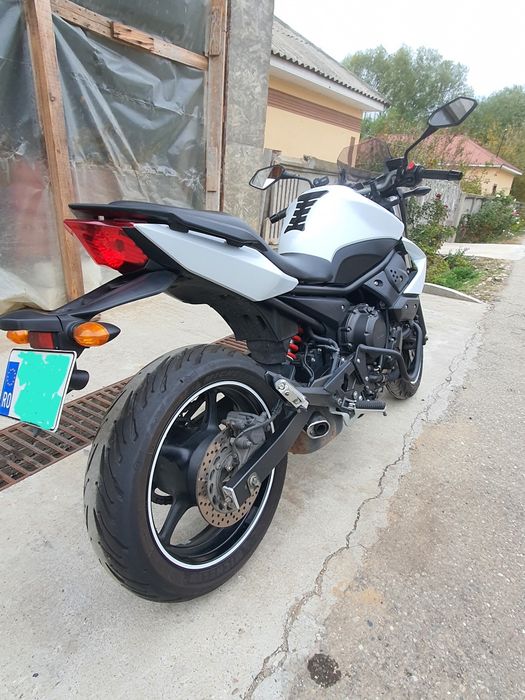 Motocicleta YAMAHA XJ6 N