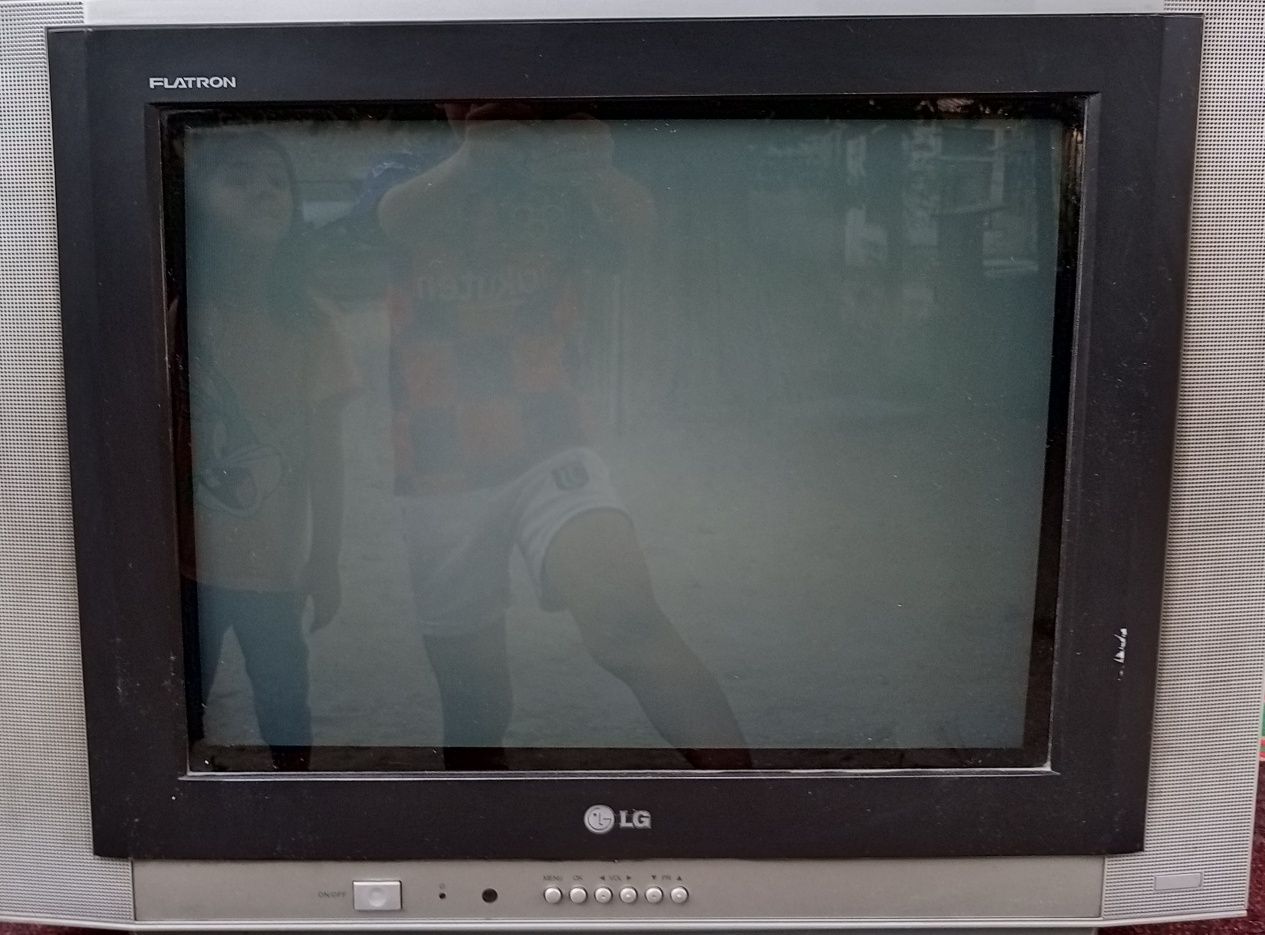 LG televizor ishlashi zoʻr aybi yoʻq