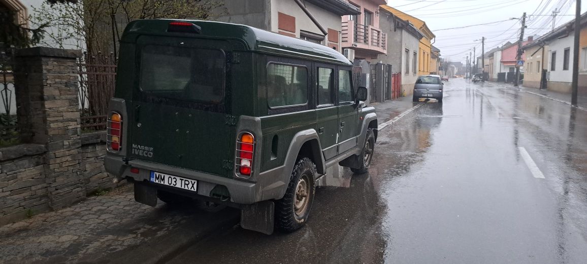 Land rover defender iveco massif 2010 27000 km variante schimb utilaje
