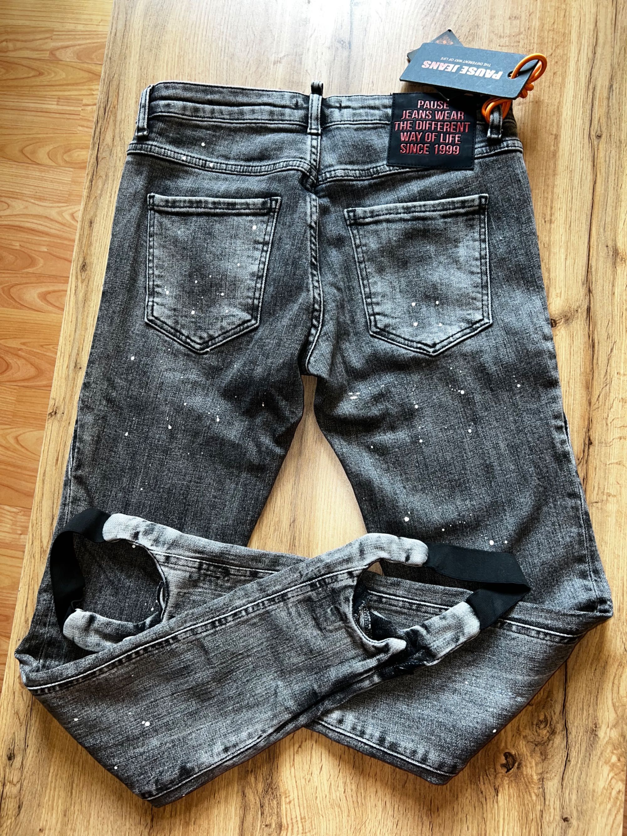Нови дънки с етикет на Pause Jeans