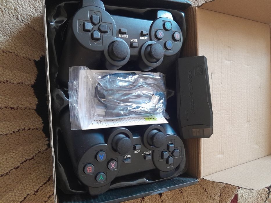 Продам игровую приставку