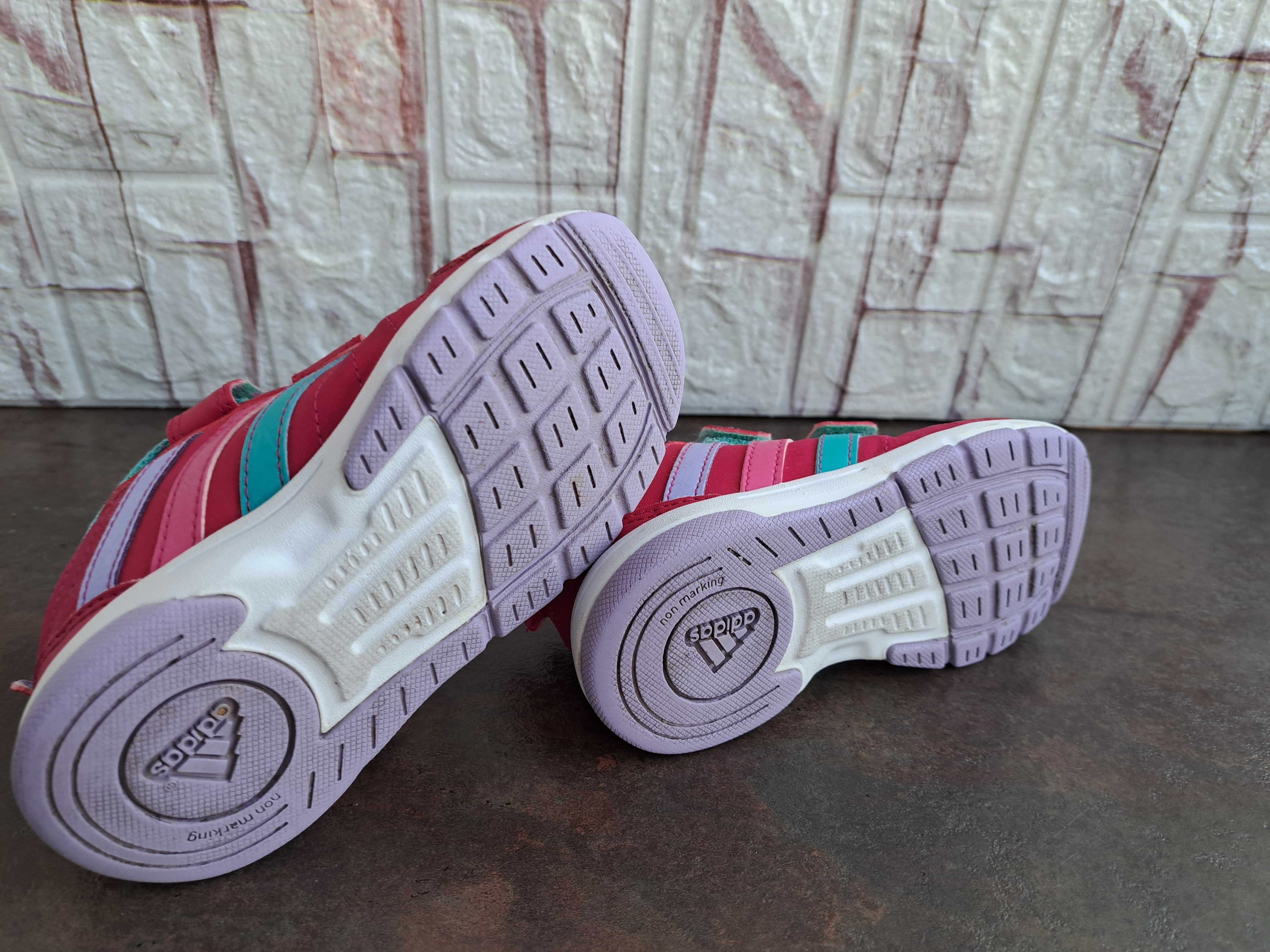 детски маратонки Adidas,кецове,спортни обувки,адидас,ном.25,5