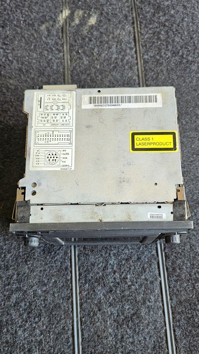 Navigatie originala Volkswagen Golf 4 / Bora / Passat B5.5 etc

Nu ii