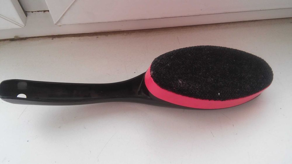 Продам вращающуюся щётку для кашемировых вещей. Цена окончательная