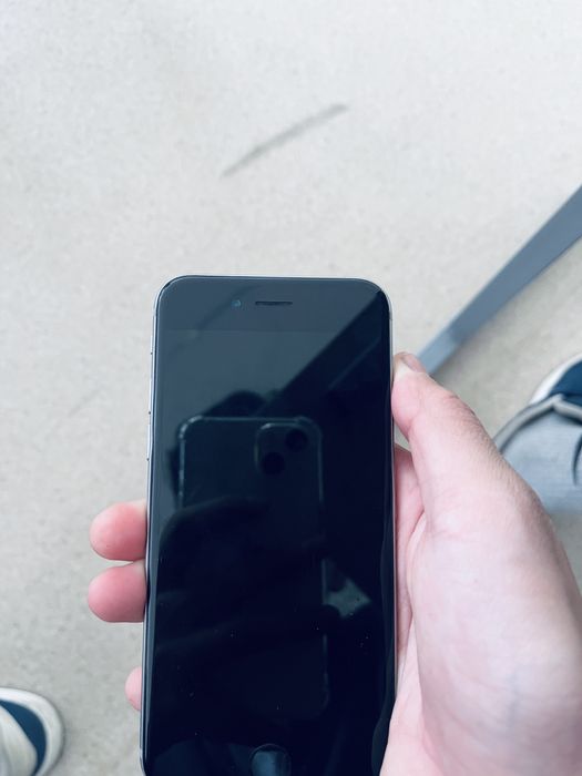 Продаю айфон 6s надо поменять только акум все работает идеально