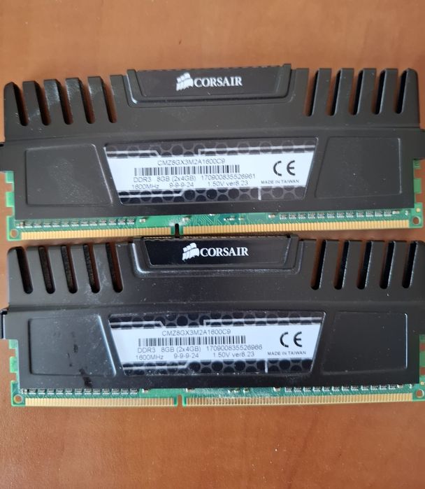 Kit memorie CORSAIR Vengeance 8Gb(2x4Gb)DDR3- 1600 Mhz