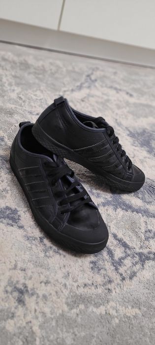Tenisi Adidas negri