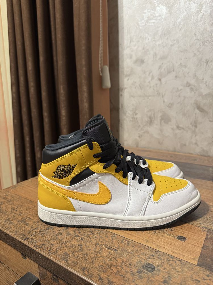Nike air Jordan 1 Mid University 42