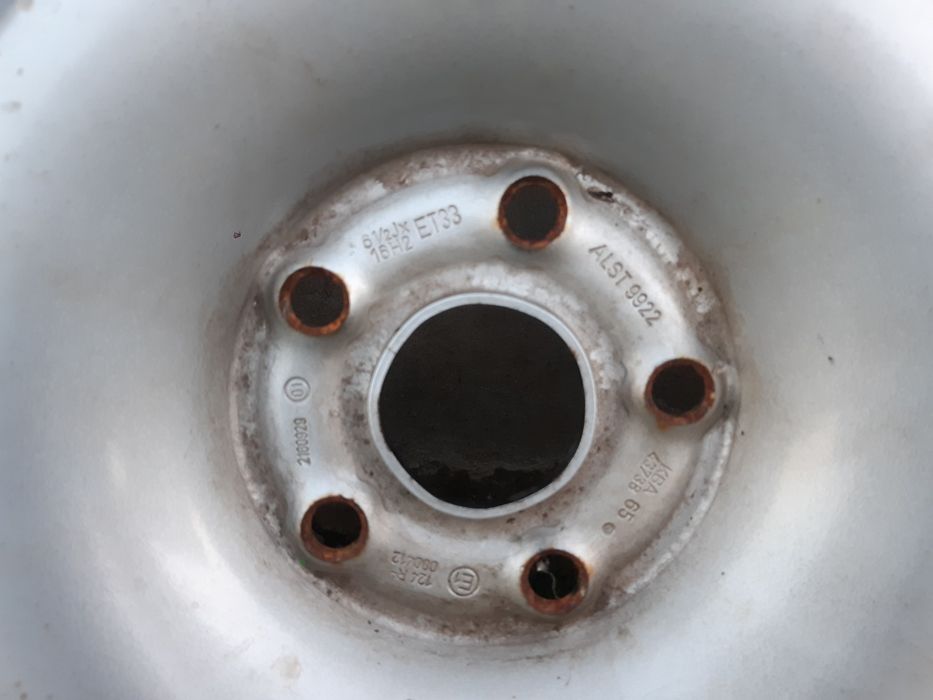 Roți de iarna sharan model 2012 et 33 205/60/16