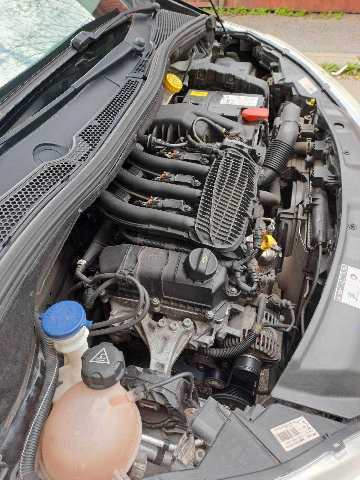 Продавам Peugeot 208
