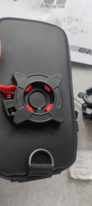 Husa universala smartphone Givi cu sistem fixare , pt moto