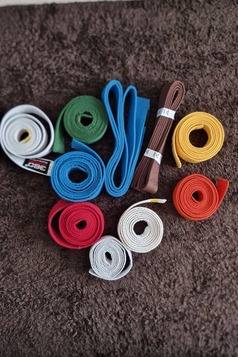 Centuri karate mai multe culori