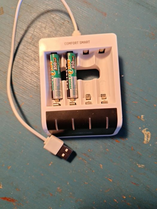 încărcător baterii reîncărcabile ANSMANN  2 acumulator cadou.