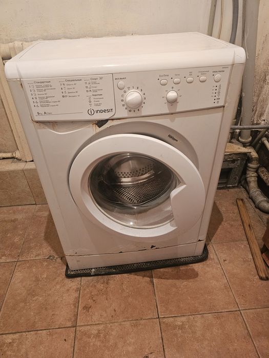 Продам две стиральные машинки. Одна 18000 тысяч 5 кг. Вторая 30000 тыс