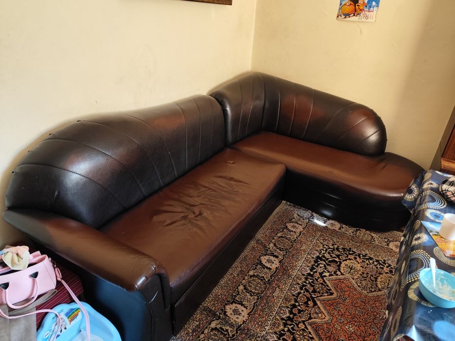 Кожен разтегателен диван със функция сън + ракла