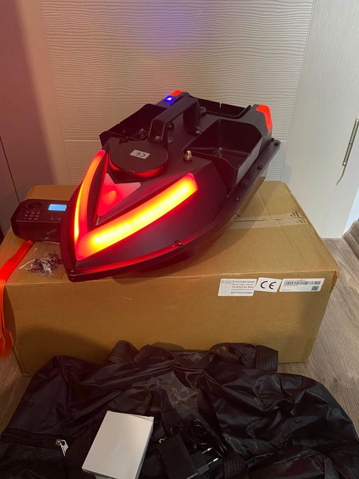 Лодка за захранка ZV06