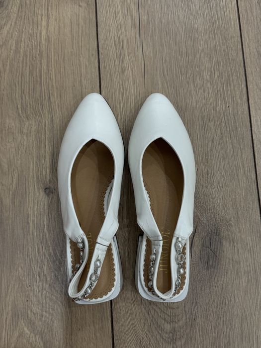 Белые туфли мюли