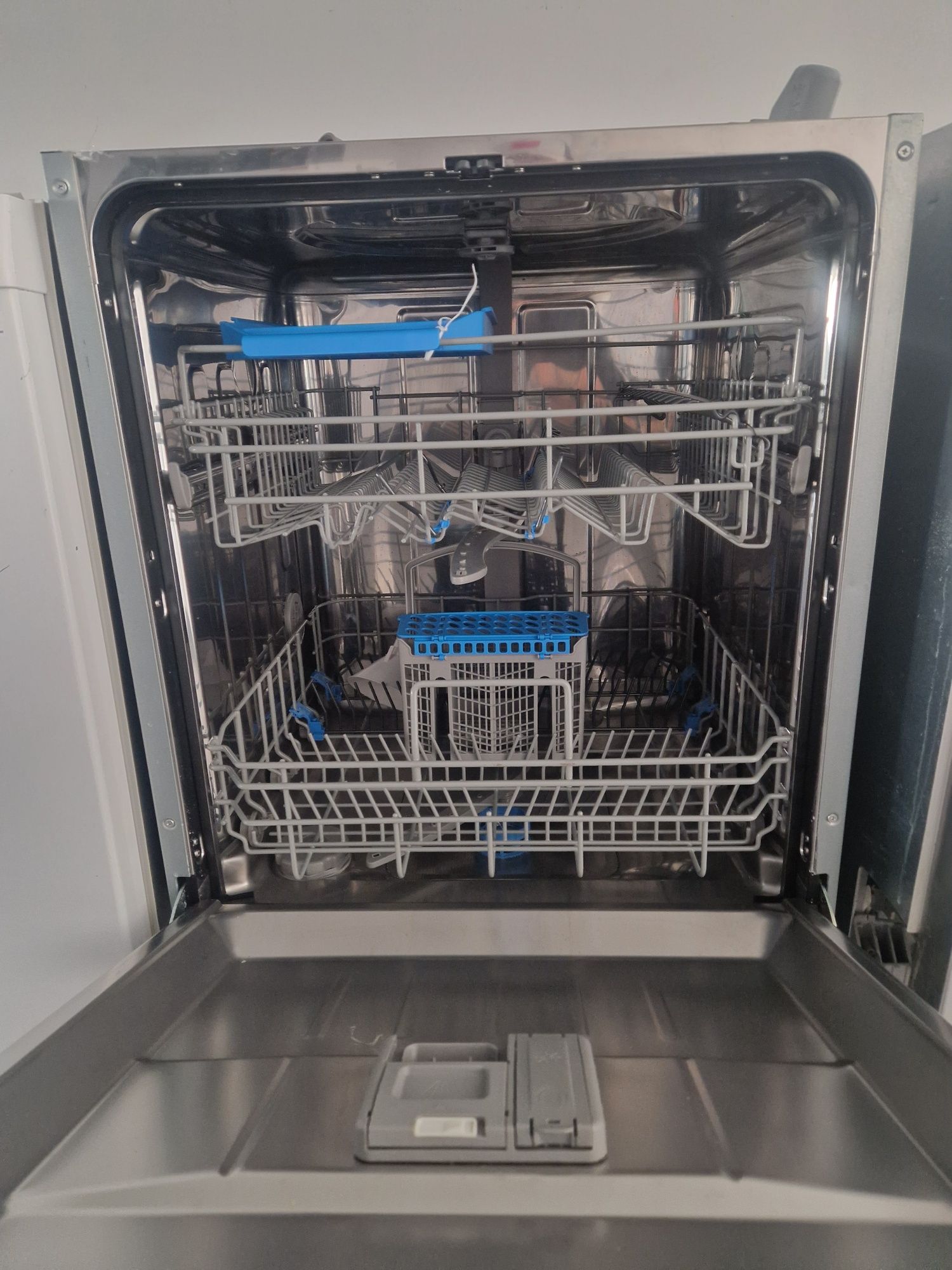 Съдомиялна за вграждане Midea A+++ 13 комплекта