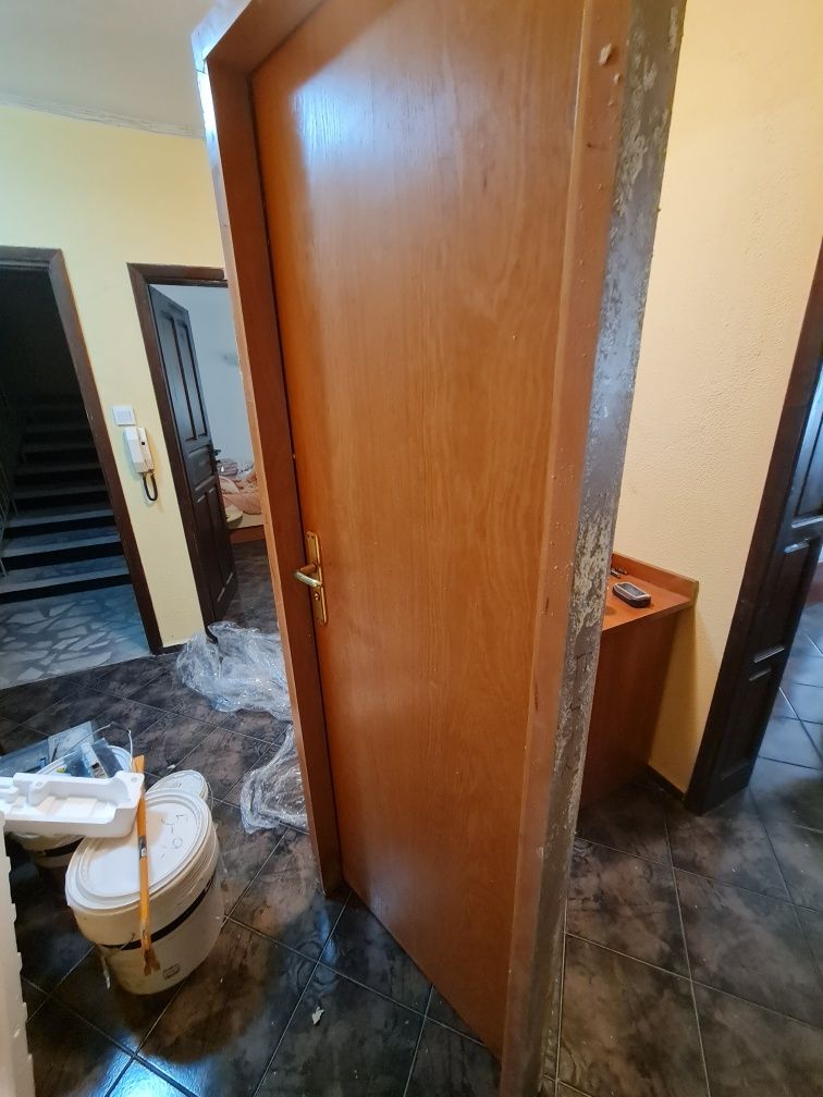 Врата , врати за баня интериорни, брави