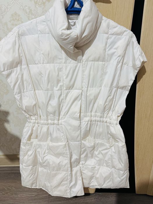 Продам безрукавку производство ИТАЛИЯ