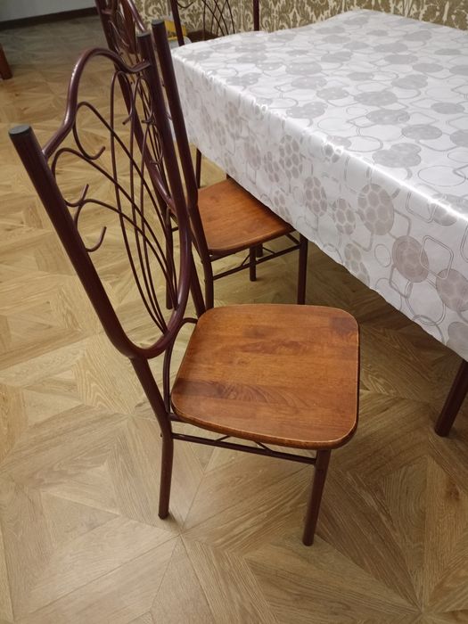 Продам стол с стульями