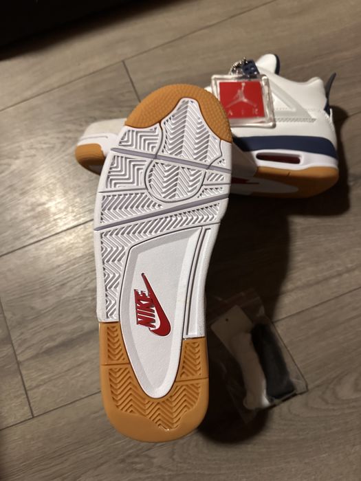 Jordan 4 Retro.