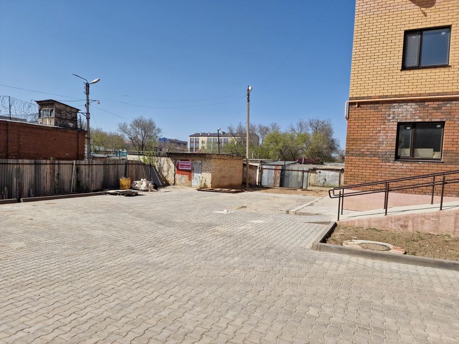 Продается кирпичный гараж в центре