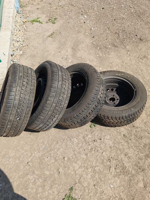 Vând genți iarnă Ford Mondeo MK5 cu cauciucuri 215/60/16 preț 900 lei