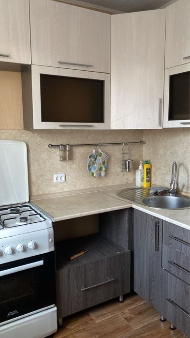 Продам кухонный гарнитур с газовой плитой 2.25*1.55