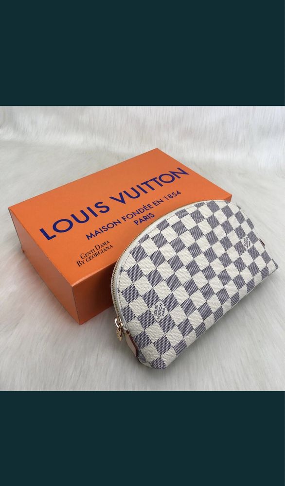 Portfard Louis Vuitton Cosmetic Pouch GM Piele Naturala