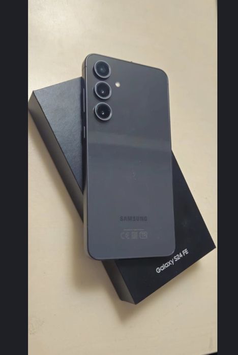 S 24 FE 256 gb

Экран: 6.7″ Dynamic AMOLED 2X, разрешение 234