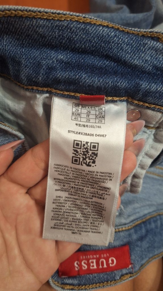 Маркови дънки Guess