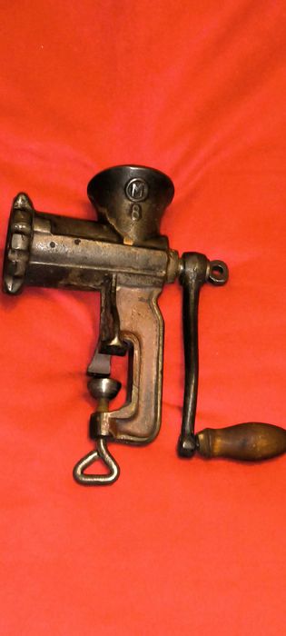 2 masini de tocat romanesti vintage 80 ron ambele