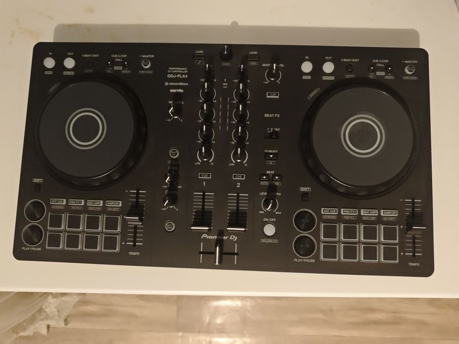 Диджей контроллер Pioneer DJ DDJ-FLX4