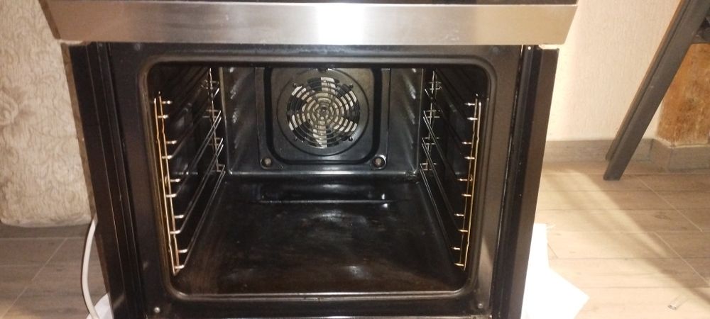 Фурна за вграждане AEG на две нива.