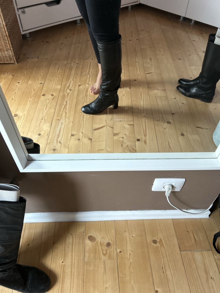 Vand cizme lungi de piele