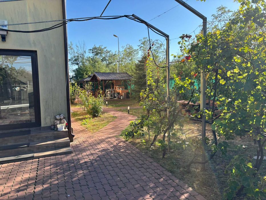 Proprietar-vilă foarte spațioasă   mobilată și utilată  7 dormitoare.