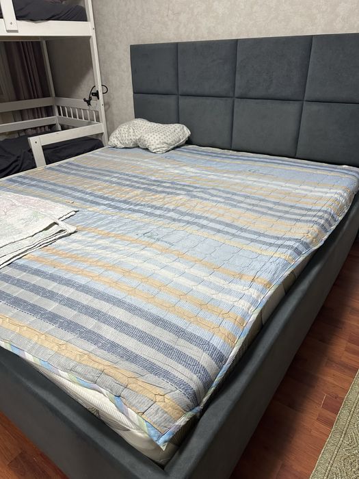 Продам двуспальную кровать