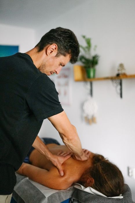 Reflexoterapie & Masaj Terapeutic – pentru când corpul spune „ajunge”