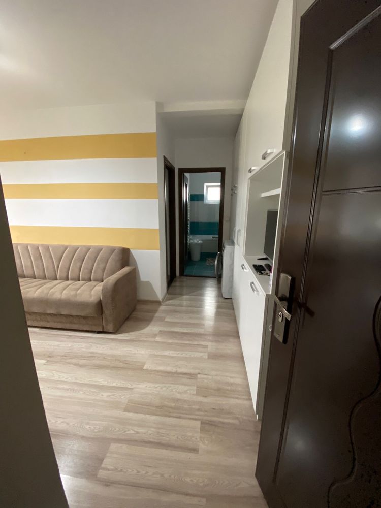 Inchiriez apartament