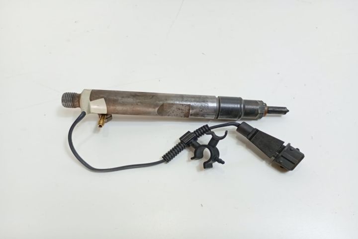 Injector  cu fir  028130203E Volkswagen VW Golf a 4-a generatie