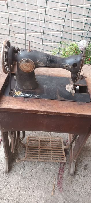 Masina de cusut Singer